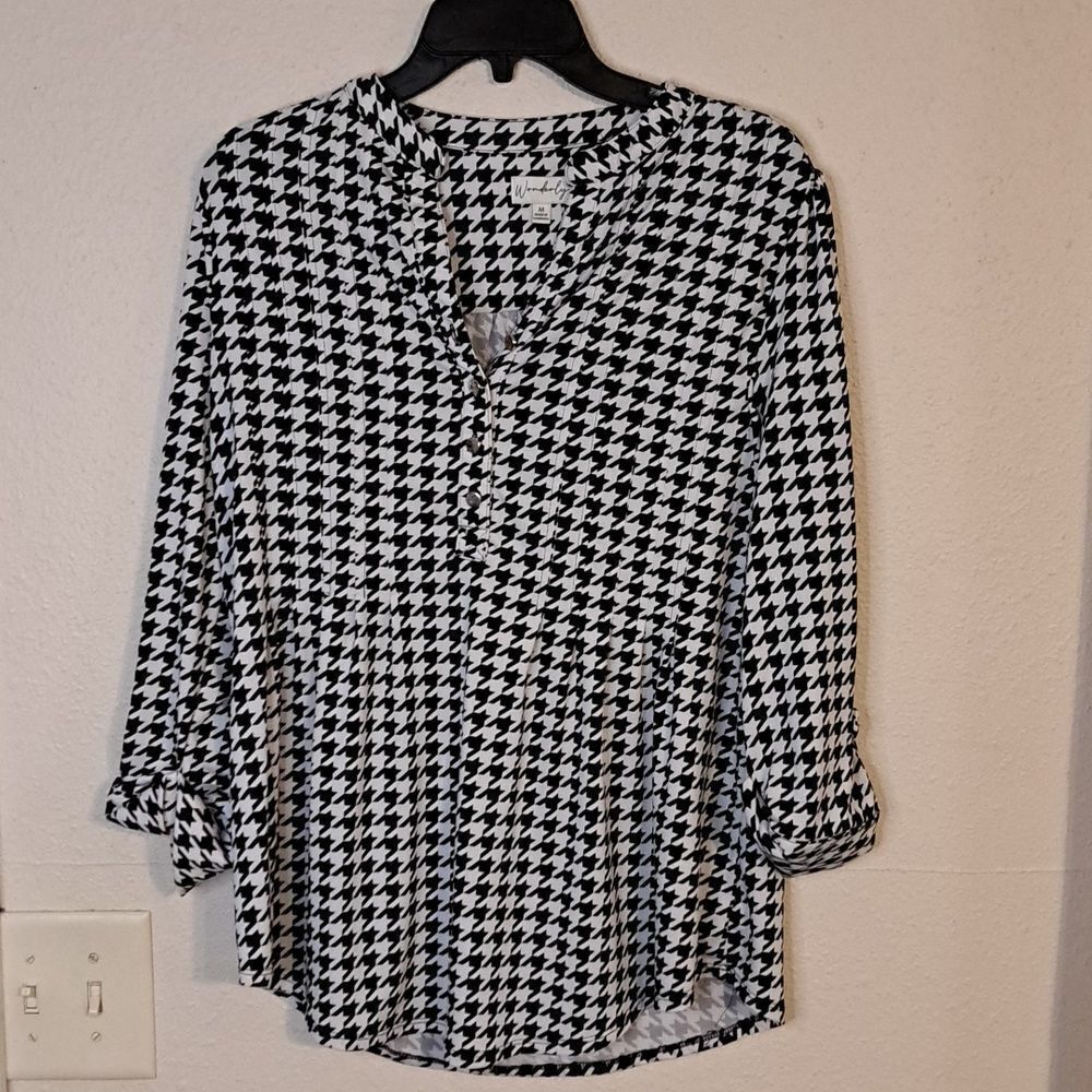 Wonderly long sleeve blouse size medium